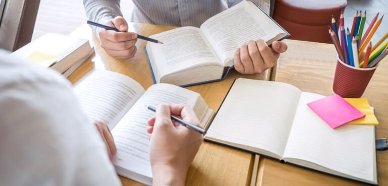 Lộ trình học IELTS tại nhà cho người mới bắt đầu từ A – Z